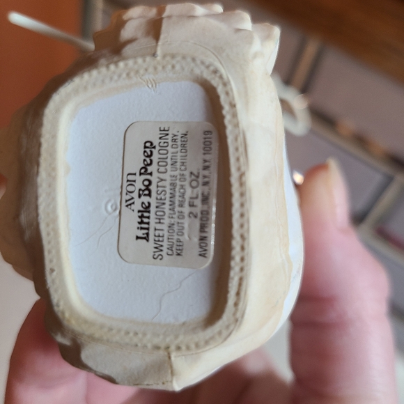 Vintage Porcelain Shepherdess Figurine little bo peep avon bottle - Picture 7 of 10